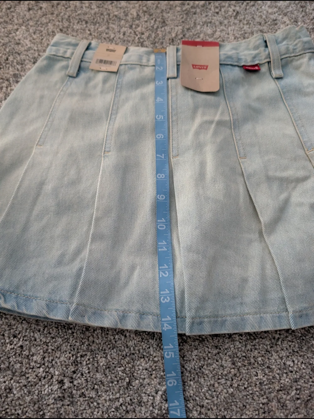 NWT Levi’s Light Wash Pleated Denim Mini Skirt Size 27 Y2K Utility